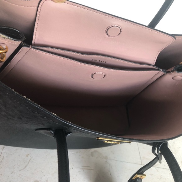 100% Authenticity Prada Large Black Saffiano Leather Tote - Picture 8 of 16